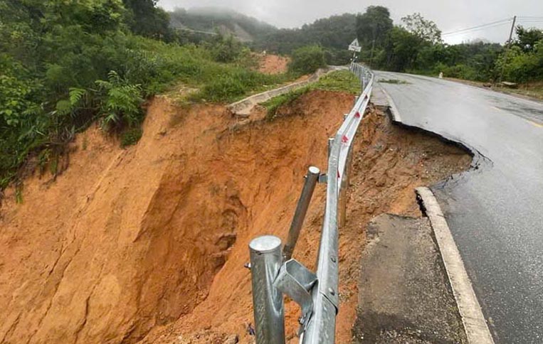 Một điểm sạt lở trên Quốc lộ 279b thuộc xã Nà Tấu, TP Điện Biên Phủ. Ảnh: Quốc Huy