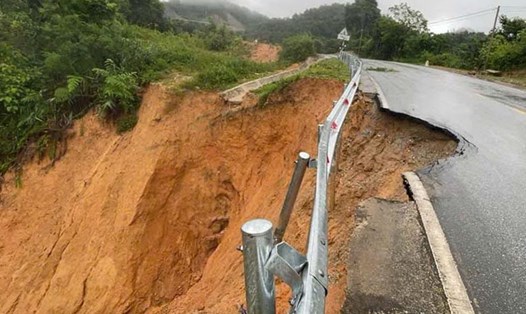 Một điểm sạt lở trên Quốc lộ 279b thuộc xã Nà Tấu, TP Điện Biên Phủ. Ảnh: Quốc Huy