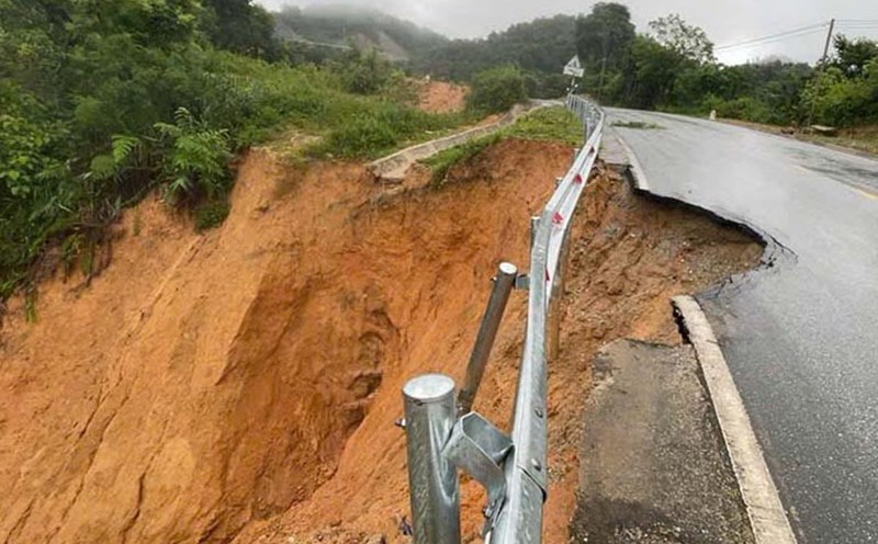 Một điểm sạt lở trên Quốc lộ 279b thuộc xã Nà Tấu, TP Điện Biên Phủ. Ảnh: Quốc Huy