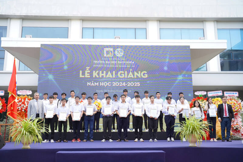 Students of Danang University of Technology have jobs right after graduation. Photo: Nguyen Linh