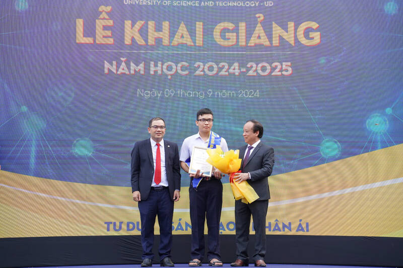 Trường Đại học Bách khoa, Đại học Đà Nẵng đã tổ chức Lễ khai giảng năm học 2024 - 2025 và vinh danh thủ khoa, sinh viên xuất sắc. Ảnh: Nguyễn Linh
