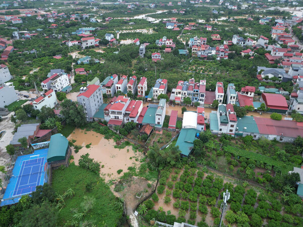 Many fruit growing areas of Luc Ngan were also severely flooded. Photo: Nguyen Vi
