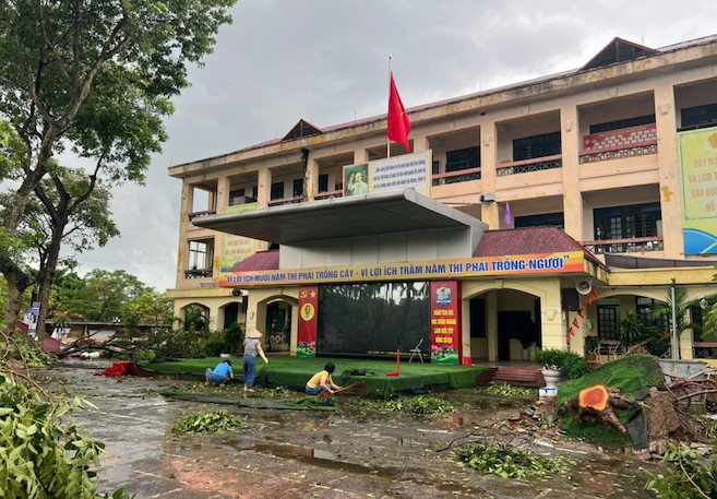 Ly Thuong Kiet High School (Long Bien District) is also one of the schools that has not yet resumed teaching due to the severe impact of storm No. 3. Photo: Van Anh
