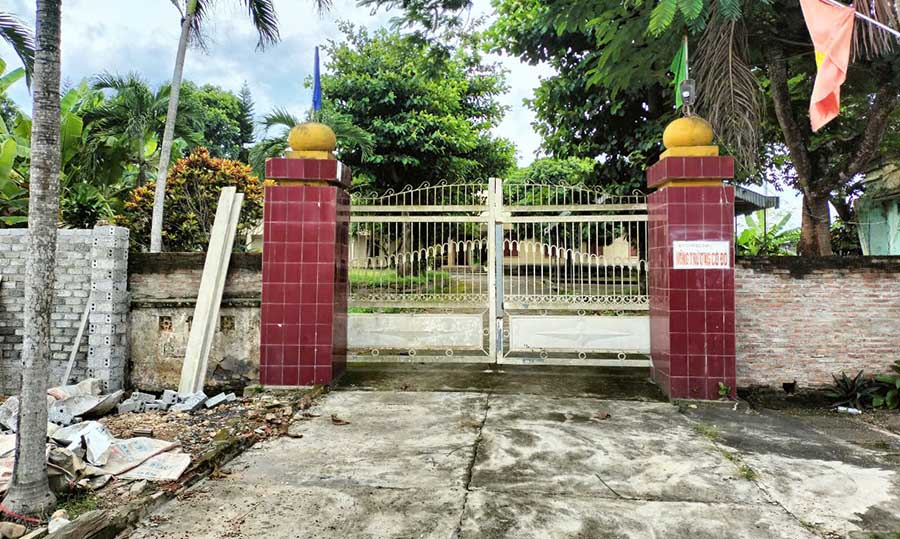 Công nhân kêu cứu vì bị Nông trường Cờ đỏ (Nghĩa Đàn, Nghệ An) thu hồi đất giao khoán. Ảnh: Quang Đại