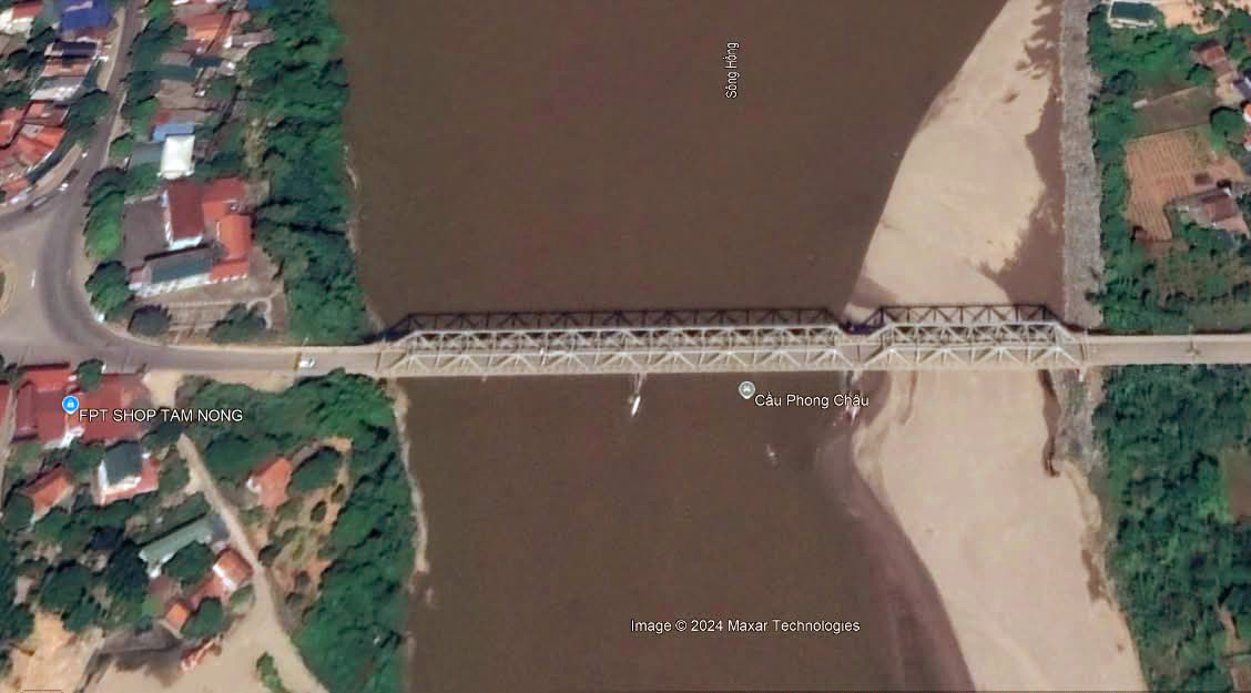 Phong Chau Bridge before the incident. Photo taken from Google earth