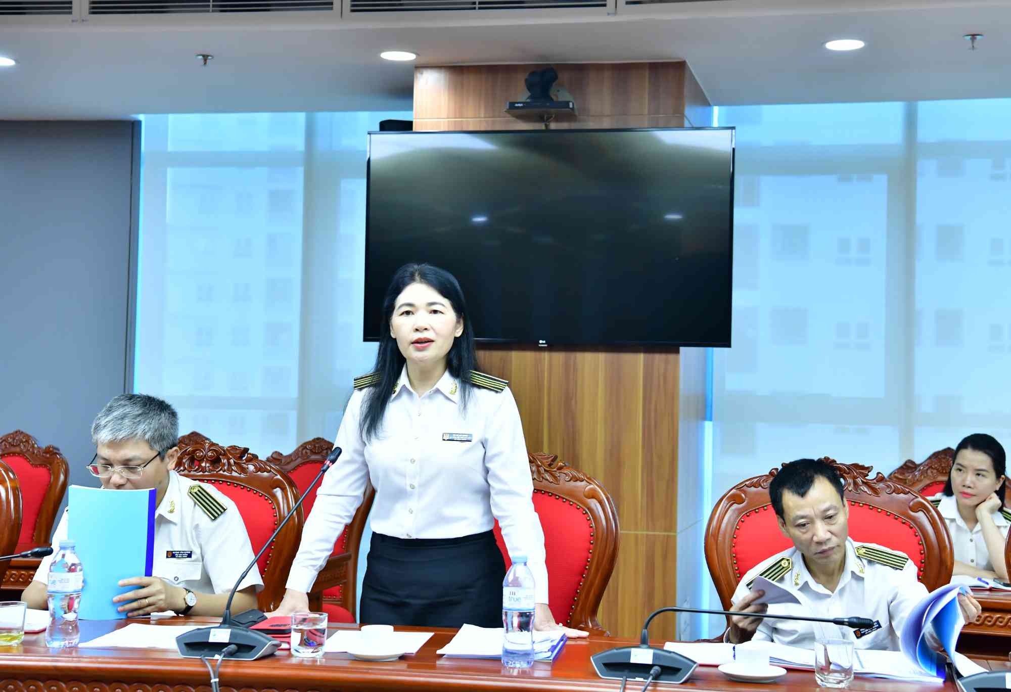 Phó Tổng Kiểm toán nhà nước Hà Thị Mỹ Dung phát biểu tại Hội nghị.  Ảnh: Nguyễn Hồng