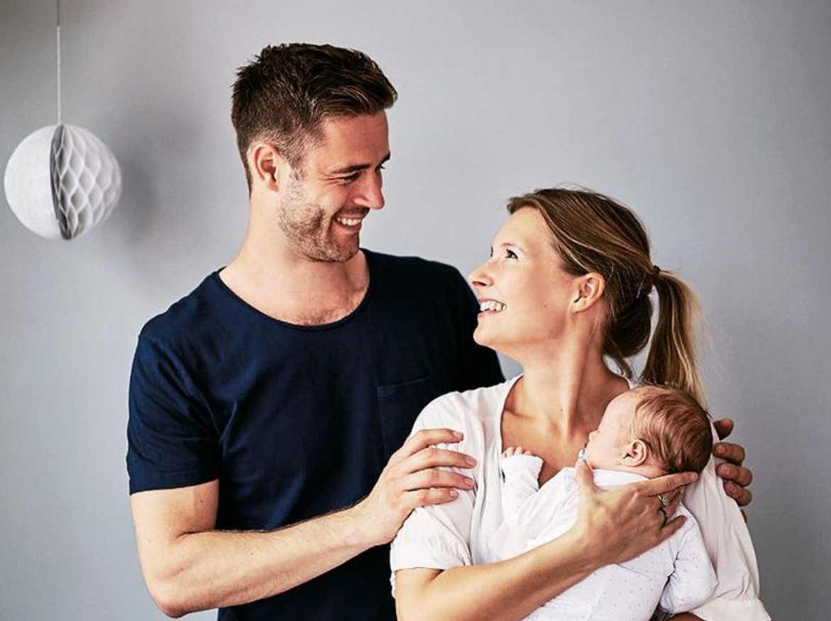 Người chồng hãy đồng hành và hỗ trợ vợ giảm căng thẳng sau sinh. Ảnh: Pixabay