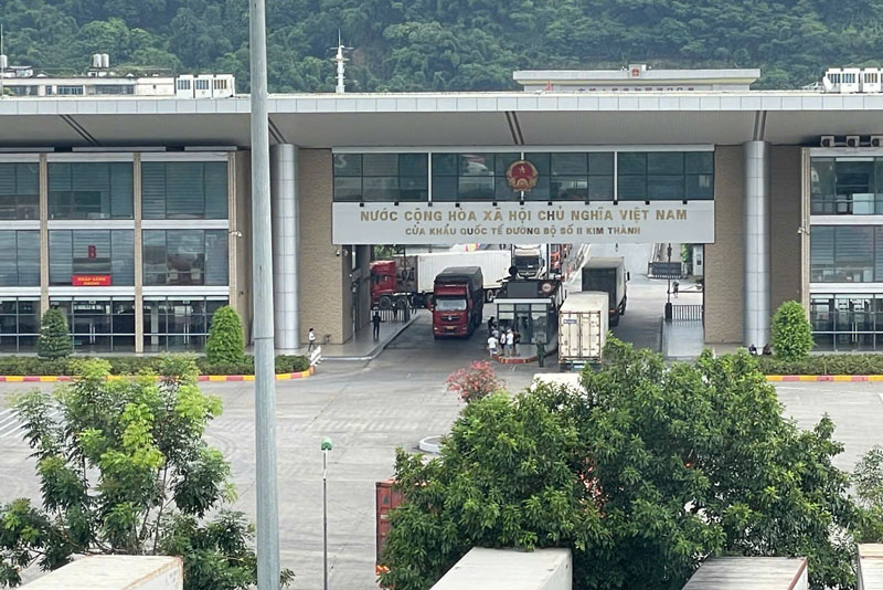 Hoạt động xuất - nhập khẩu hàng hóa tại cửa khẩu Kim Thành (Lào Cai) phải tạm dừng do mưa lũ. Ảnh: Đinh Đại