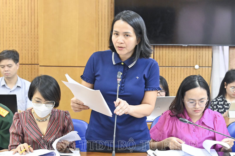 Representative of Vietnam Bond Market Association (standing). Photo: Ministry of Justice