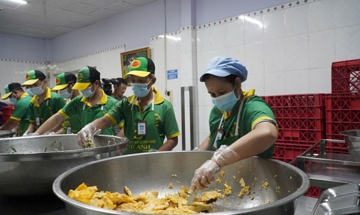Đảm bảo suất ăn công nghiệp cho người lao động