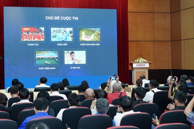 Themes of the photo contest Land of a Thousand Flowers. Photo: Organizing Committee