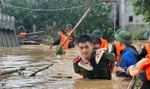 Trong cơn bão số 3, Bộ Công an đã huy động hơn 100.000 cán bộ chiến sĩ tham gia phòng, chống, cứu nạn cứu hộ. Ảnh: Bộ Công an