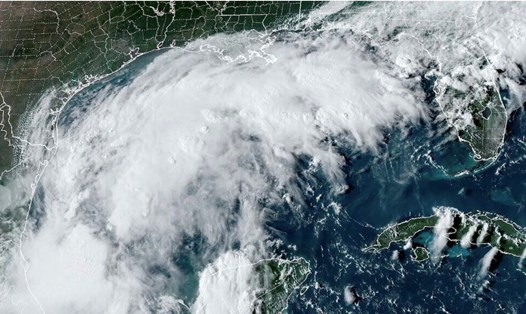 Ảnh vệ tinh áp thấp ở Vịnh Mexico dự kiến mạnh lên thành bão số 6 Francine. Ảnh: NOAA