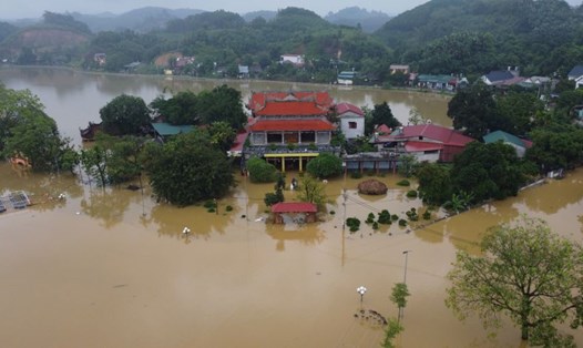 3.500 nhà dân ở phố núi Yên Bái chìm trong nước lũ. 
Ảnh: Bảo Nguyên