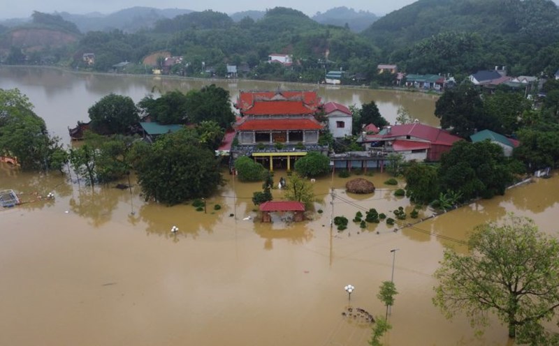 3.500 nhà dân ở phố núi Yên Bái chìm trong nước lũ. 
Ảnh: Bảo Nguyên