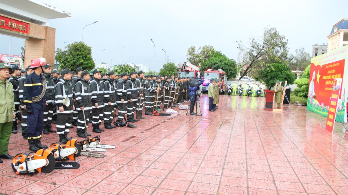 Lễ ra quân triển khai lực lượng khắc phục hậu quả do bão Yagi gây ra. Ảnh: Công an Quảng Ninh