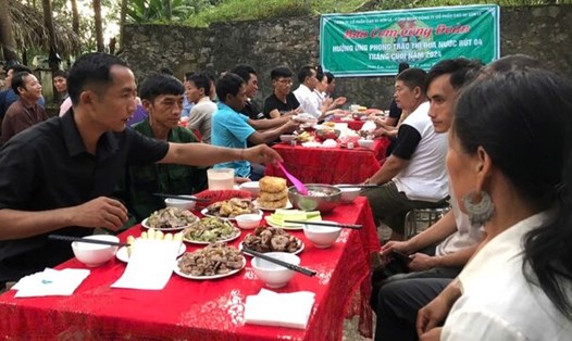 Công đoàn Công ty CP Cao su Sơn La tổ chức Bữa cơm Công đoàn. Ảnh: Đơn vị cung cấp