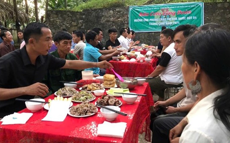 Công đoàn Công ty CP Cao su Sơn La tổ chức Bữa cơm Công đoàn. Ảnh: Đơn vị cung cấp