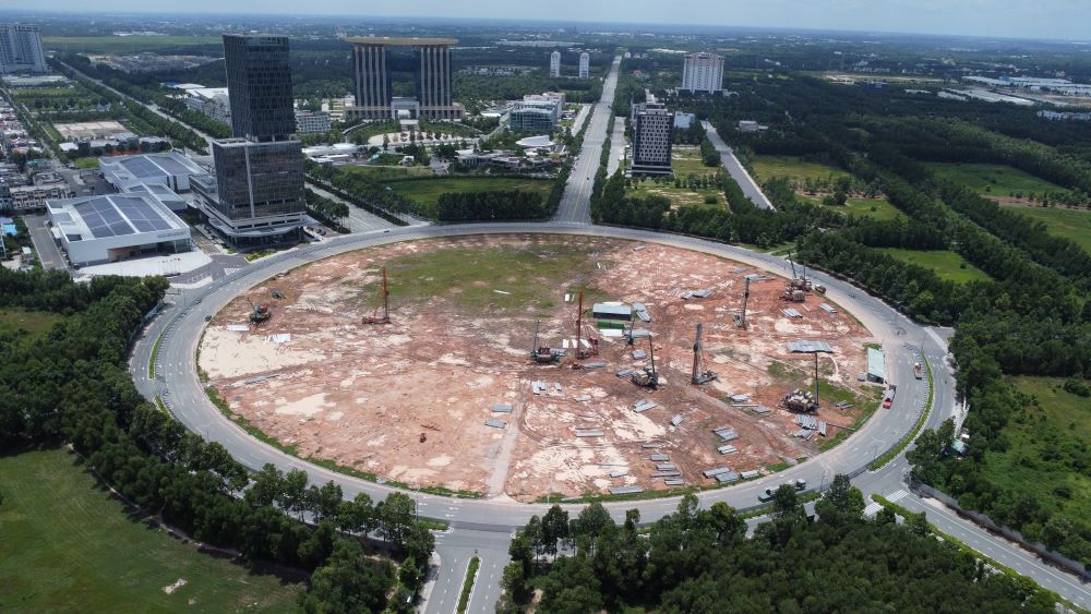 Vòng xoay xây dự án phức hợp lớn nhất Bình Dương. Ảnh: Đình Trọng