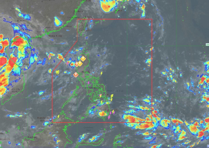 The low pressure area is strengthening in the East Sea and may become a tropical depression. Photo: PAGASA