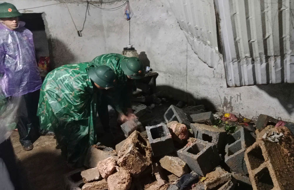 Các lực lượng chức năng tại huyện Phong Thổ, tỉnh Lai Châu triển khai công tác cứu hộ, tìm kiếm nạn nhân. Ảnh: Đức Duẩn