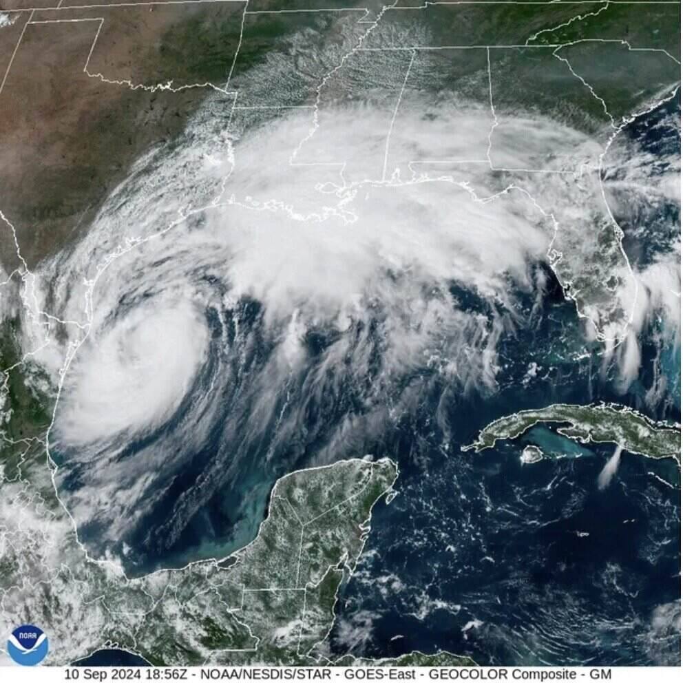 Du bao bao so 6 Francine manh len thanh bao cuong phong trong hom hay. Anh: NOAA
