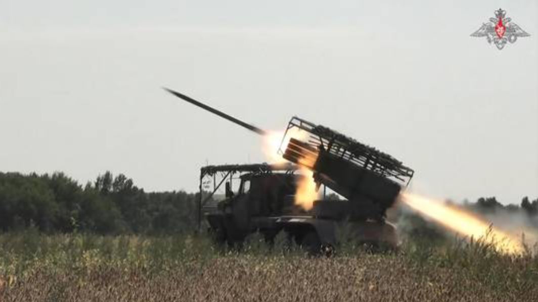 Tên lửa đa nòng Grad của Nga nhắm vào lực lượng Ukraina ở Kursk. Ảnh: Bộ Quốc phòng Nga