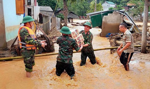 Thủ tướng chỉ đạo khẩn trương cung cấp lương thực, nhu yếu phẩm cho người dân bị ảnh hưởng bởi bão số 3. Ảnh: VGP
