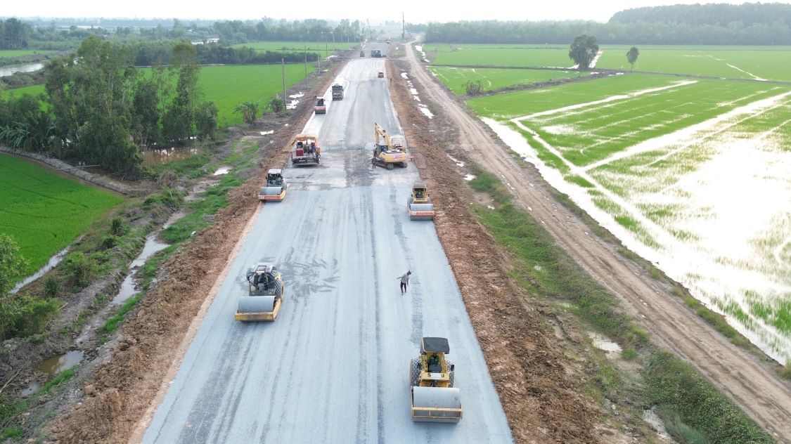 Cao toc Can Tho – Ca Mau tich cuc thi cong ngay dau nam. Anh: Ta Quang