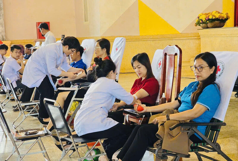 Voluntary blood donation has become a widespread movement in all levels of Bao Loc Trade Union. Photo: H.Thanh