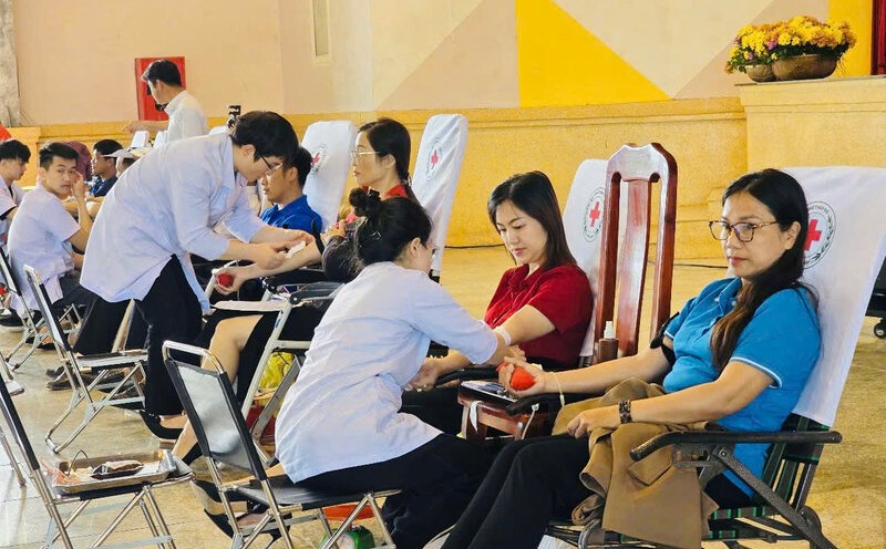 Voluntary blood donation has become a widespread movement in all levels of Bao Loc Trade Union. Photo: H.Thanh