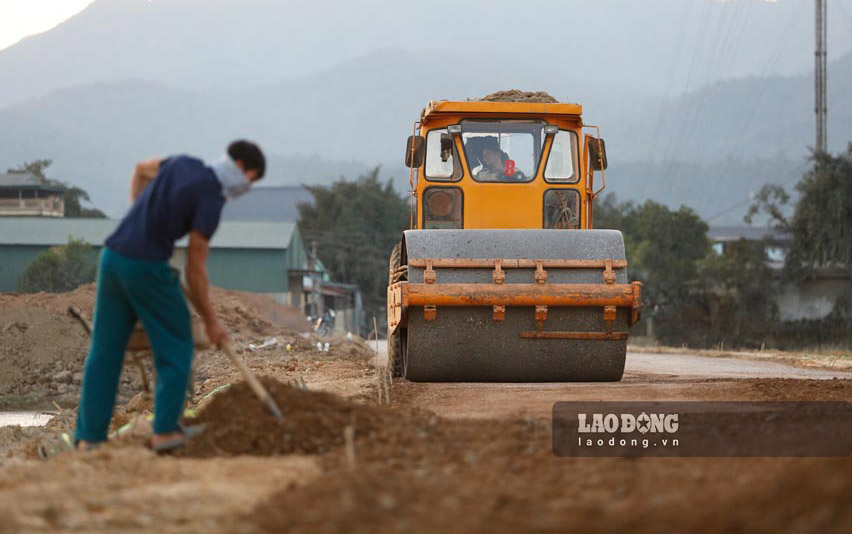 Du an duong dong luc gom 12 goi thau xay lap dang duoc trien khai thi cong tai cac pham vi da duoc giai phong mat mat voi tong gia tri da thi cong khoang 610/937,03 ti dong, dat 65% voi khoi luong thi cong.