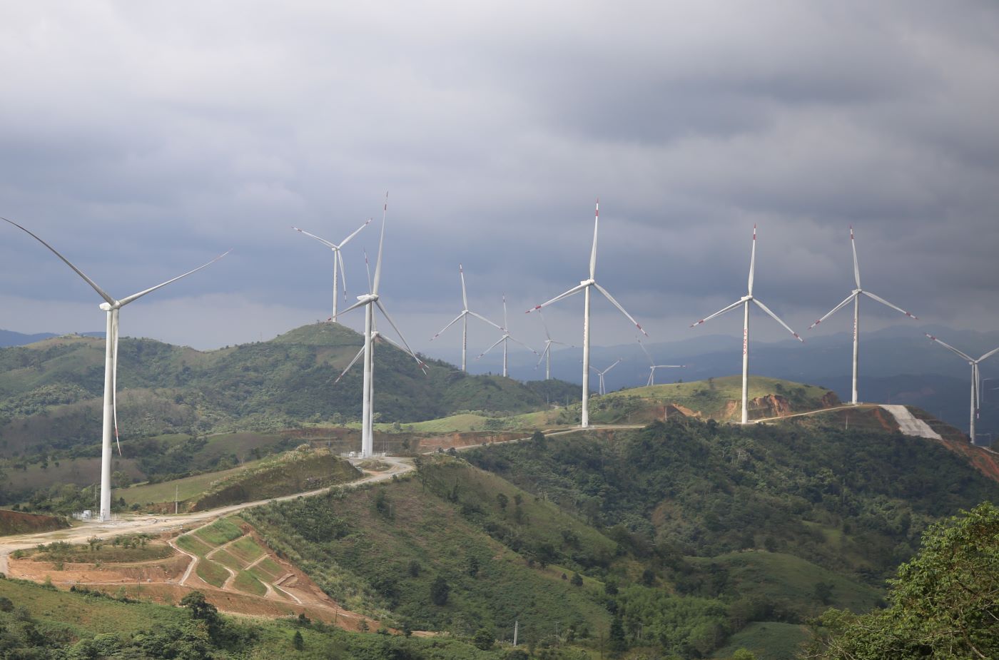 Wind power project in Huong Hoa district, Quang Tri province. Photo: Hung Tho.