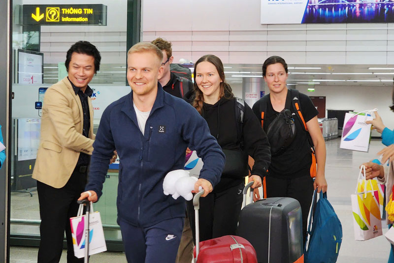 Thousands of tourists came to Da Nang on the first day of the new year 2025. Photo: Nguyen Thi