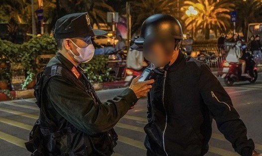 Từ 2025, mức phạt nồng độ cồn với người đi xe máy cao nhất lên tới 10 triệu. Ảnh : Xuyên Đông