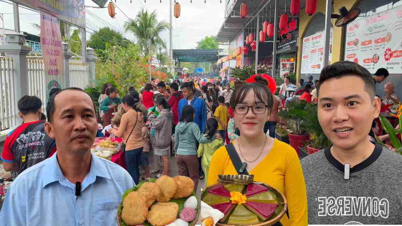 The number of visitors to the Traditional Cake Festival exceeded expectations. Photo: Hoang Loc