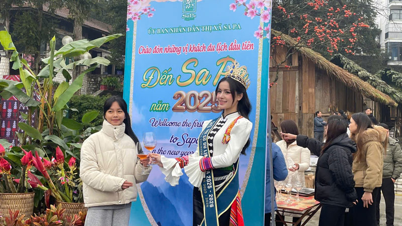 Trong cuộc thi Hoa hậu Du lịch Việt Nam 2024, Phạm Ngọc Quỳnh đã thể hiện sự tự tin và bản lĩnh qua phần thi ứng xử song ngữ Anh - Việt, góp phần quan trọng giúp cô đăng quang ngôi vị cao nhất. Ảnh: Đinh Đại