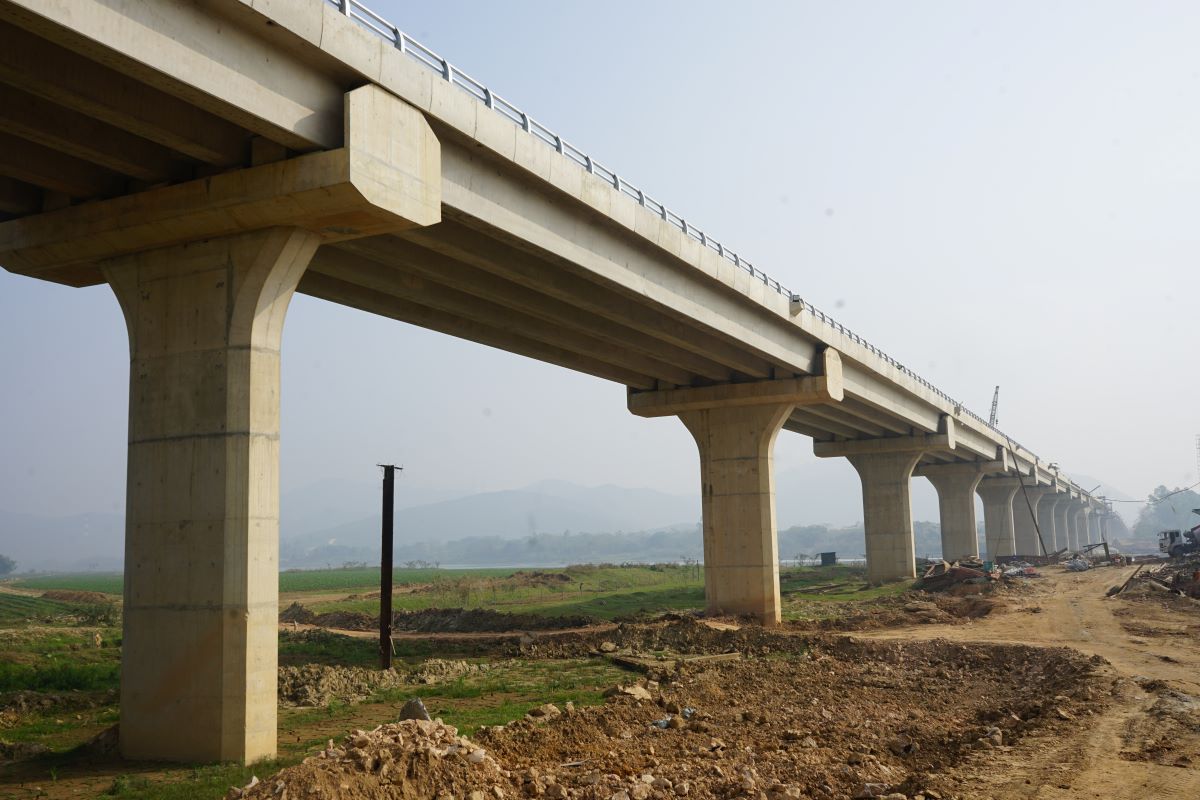 Cau Xuan Quang co chieu dai hon 1km bac qua song Ma (Thanh Hoa). Anh: Quach Du