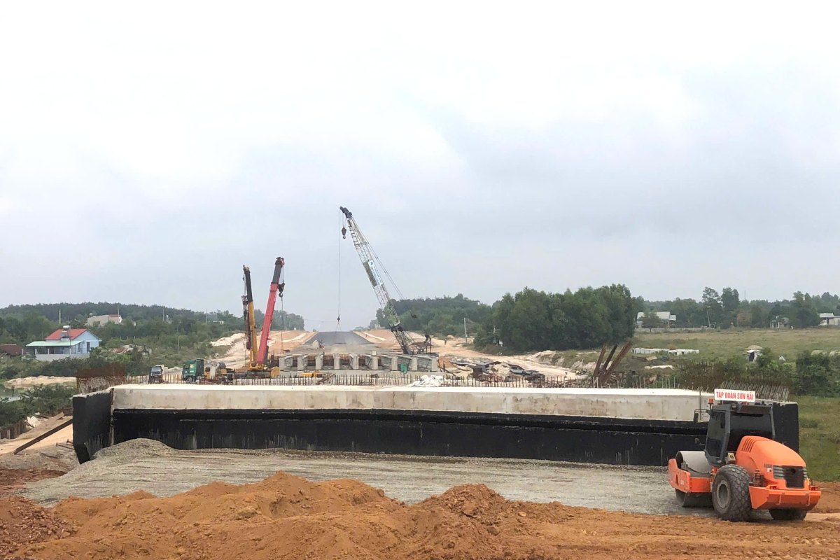 Construction at Suoi Nhum Bridge (part of Bien Hoa - Vung Tau Expressway Component 3 Project) on December 31, 2024. Photo: CM-TV DAGT Management Board