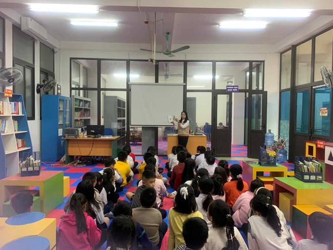 Officials, teachers, librarians... after the probationary period ends will be paid according to current regulations. Photo: Mai Anh