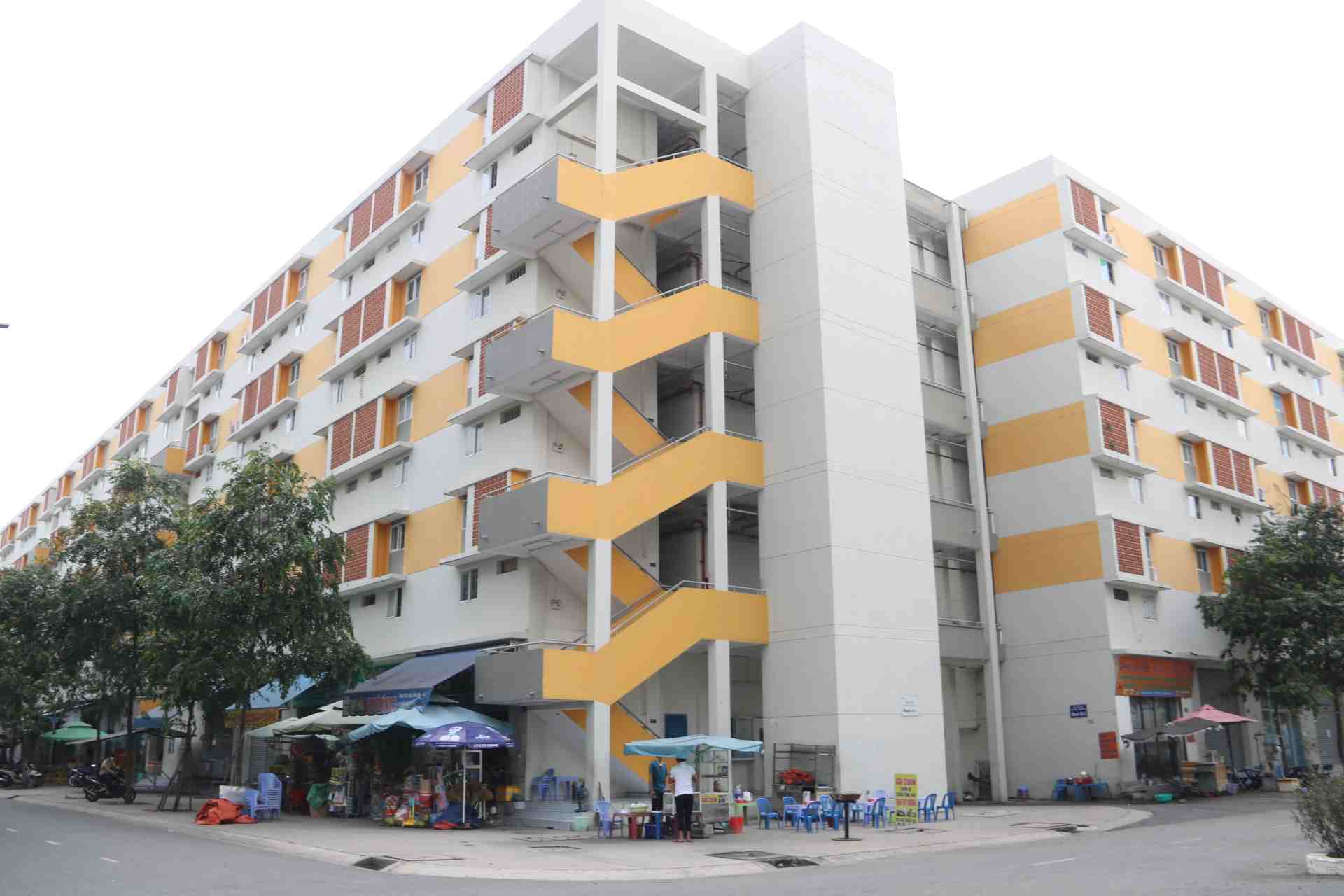 Workers hope for more social housing in Binh Duong. Photo: Dinh Trong
