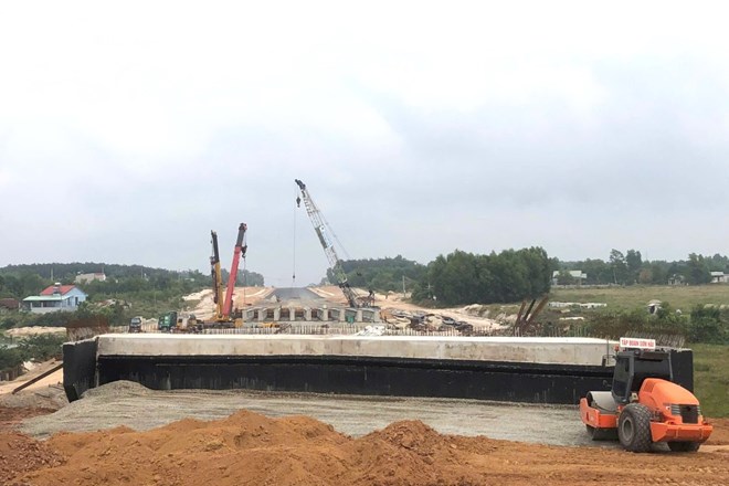 Construction at Suoi Nhum Bridge (part of Bien Hoa - Vung Tau Expressway Component 3 Project) on December 31, 2024. Photo: CM-TV DAGT Management Board