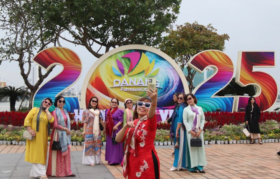 Da Nang is radiant with spring colors to welcome Tet 2025. Photo: Nguyen Linh