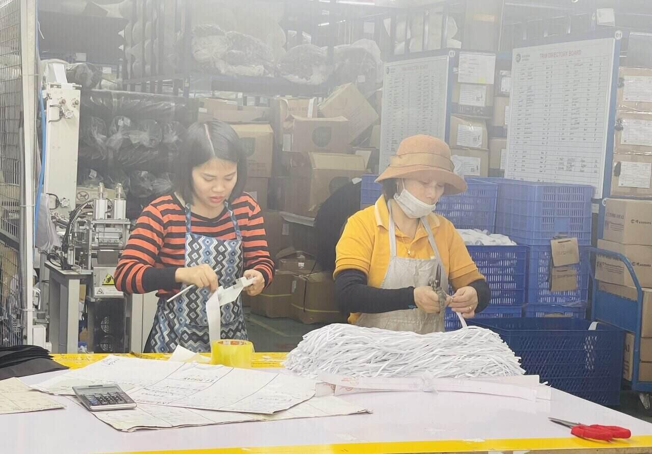 Female workers working in Hai Duong province. Photo: Mai Huong