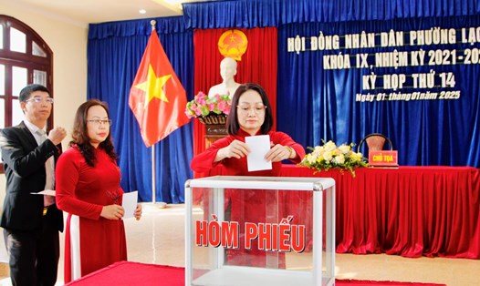 HĐND phường Lạch Tray, quận Ngô Quyền bầu các chức danh tại kì họp. Ảnh: Cổng TTĐT Hải Phòng