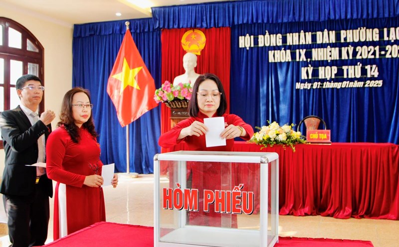 People's Council of Lach Tray Ward, Ngo Quyen District elected positions at the meeting. Photo: Hai Phong Portal