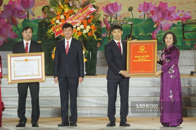 Phó Chủ tịch Quốc hội dự lễ công bố thành lập TP Đông Triều