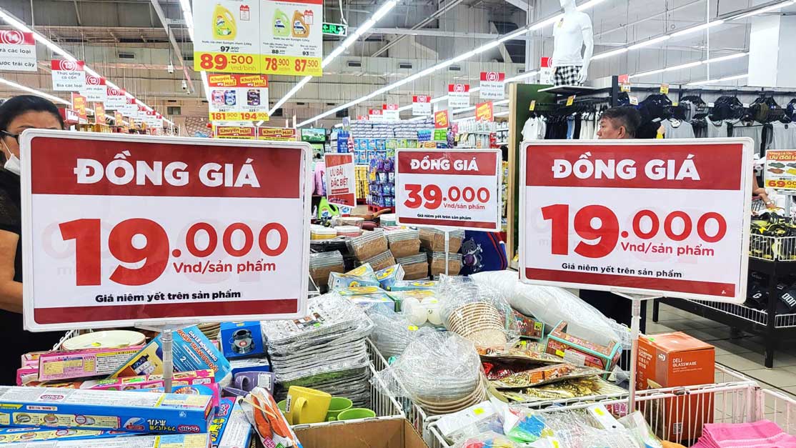 Reduce value added tax on groups of goods and services currently subject to a tax rate of 10%. Photo: My Ly