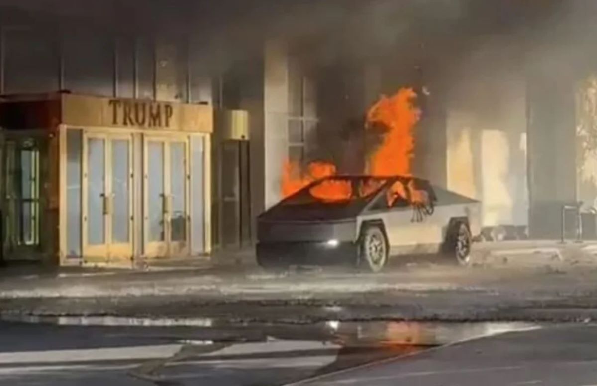 A Cybertruck burns in front of the Trump Hotel in Las Vegas, January 1, 2025. Image cut from video