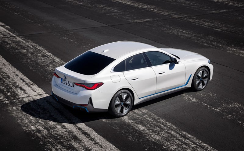 BMW electric cars are discounted up to 10% of the car's value. Photo: THACO AUTO